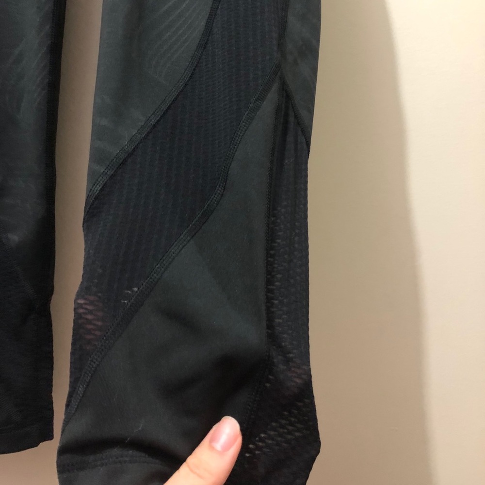 EUC Fila Crop Leggings w/ Mesh Cut Outs/Inserts - Picture 5 of 8